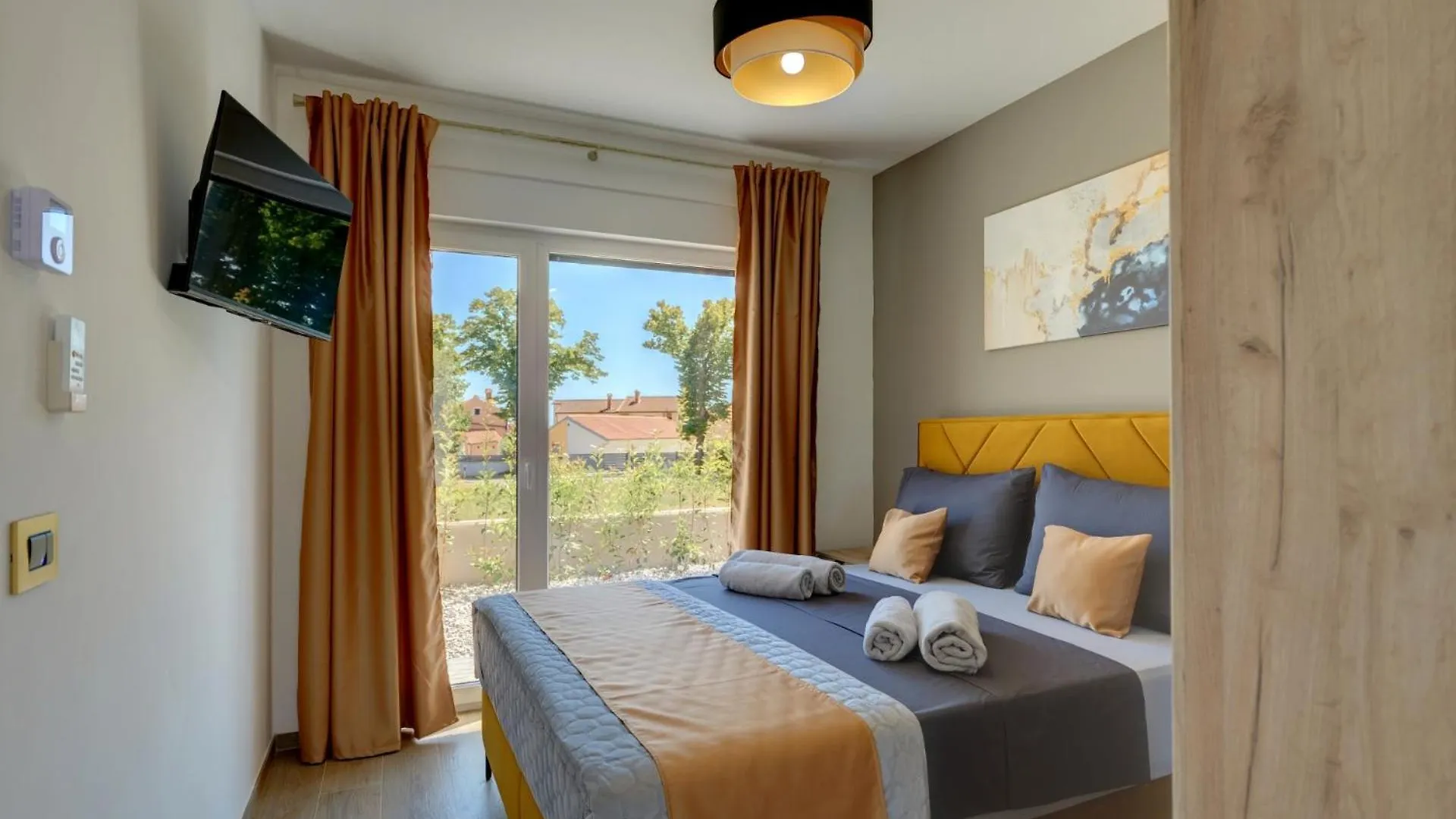 Villa Pieron&Bavigo With Pool, Jacuzzi And Sauna Marcana