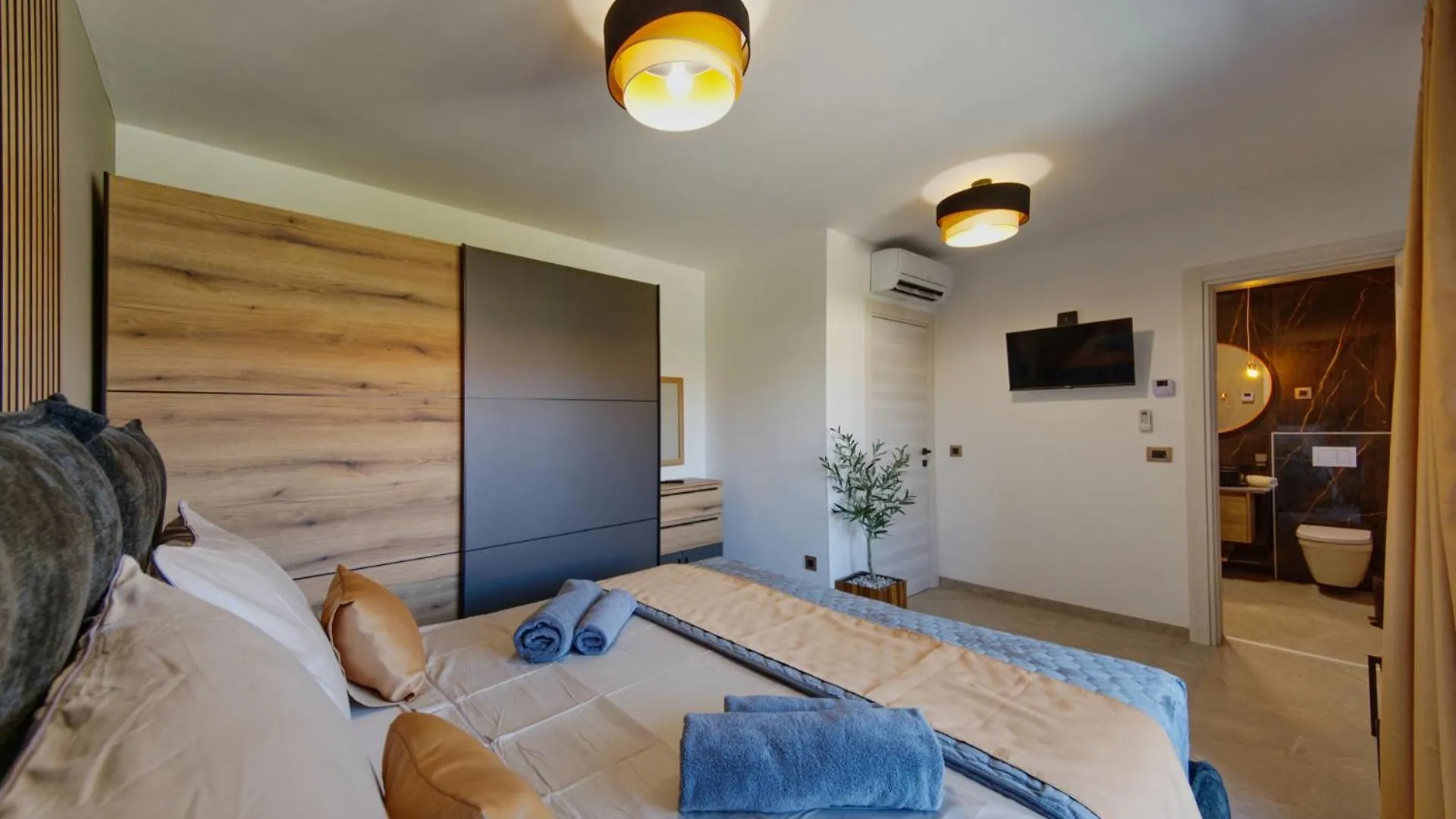 Villa Pieron&Bavigo With Pool, Jacuzzi And Sauna Marcana
