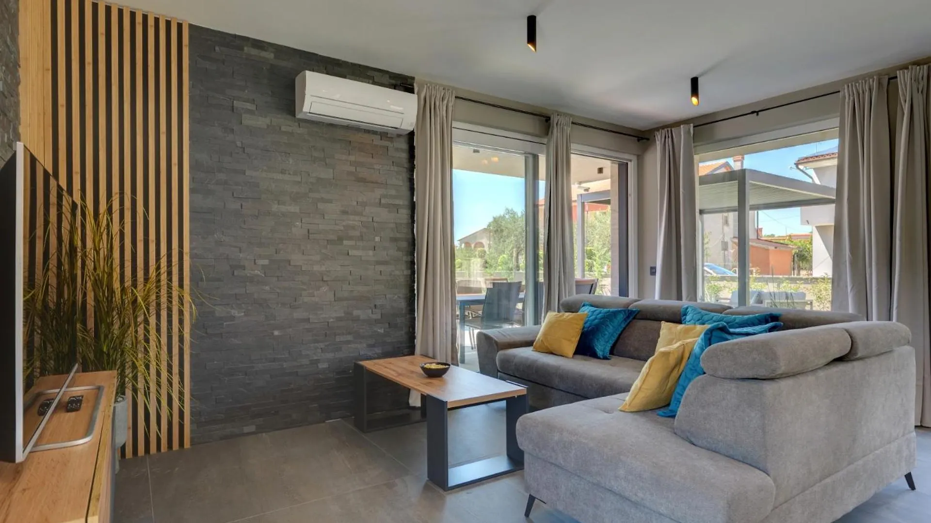 Villa Pieron&Bavigo With Pool, Jacuzzi And Sauna Marcana