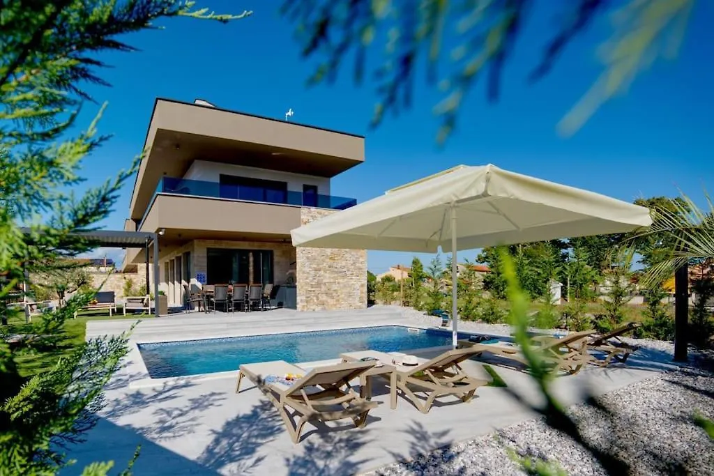 Villa Pieron&Bavigo With Pool, Jacuzzi And Sauna Marcana 0*,
