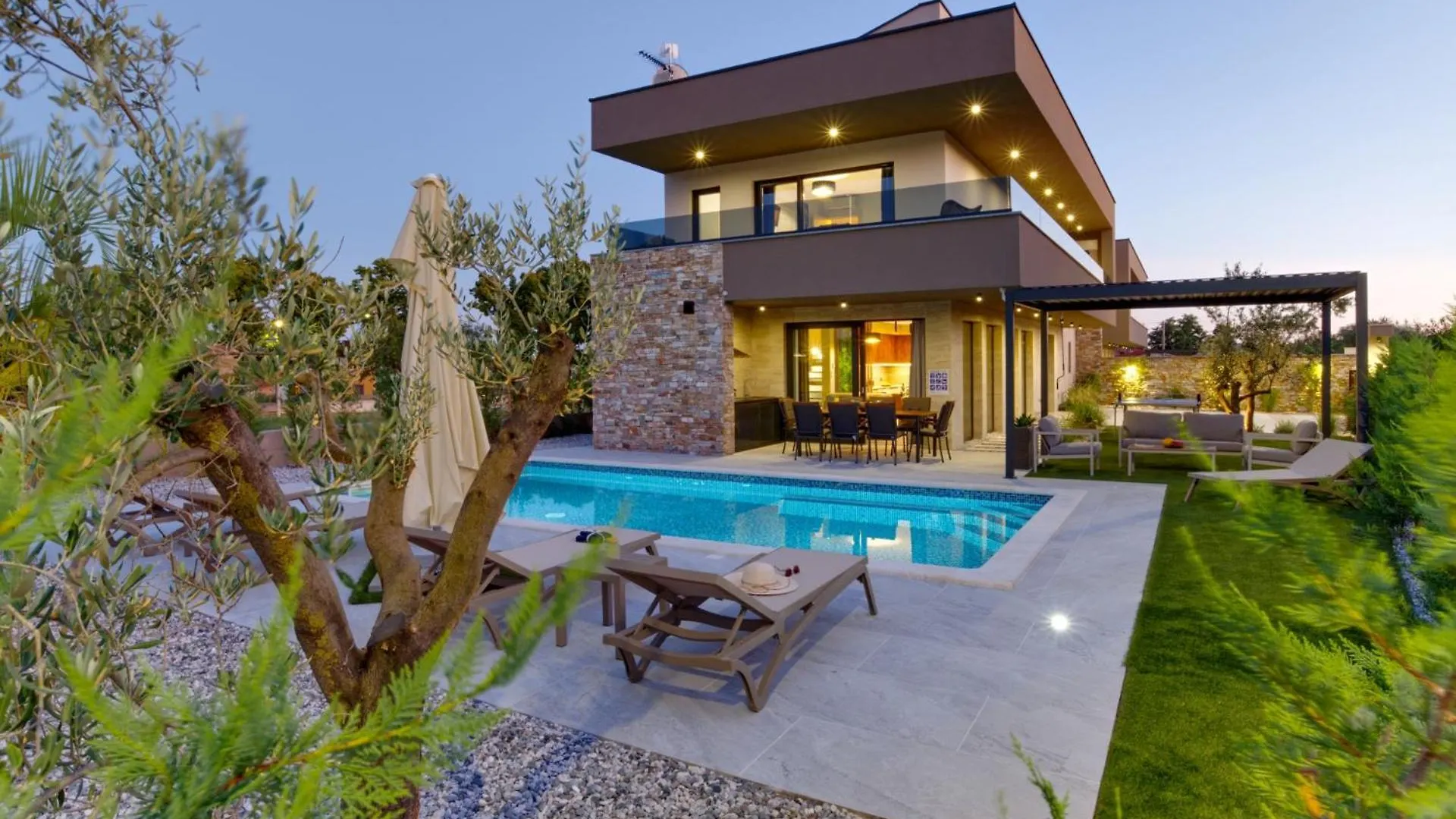 Villa Pieron&Bavigo With Pool, Jacuzzi And Sauna Marcana 0*,  Croatia