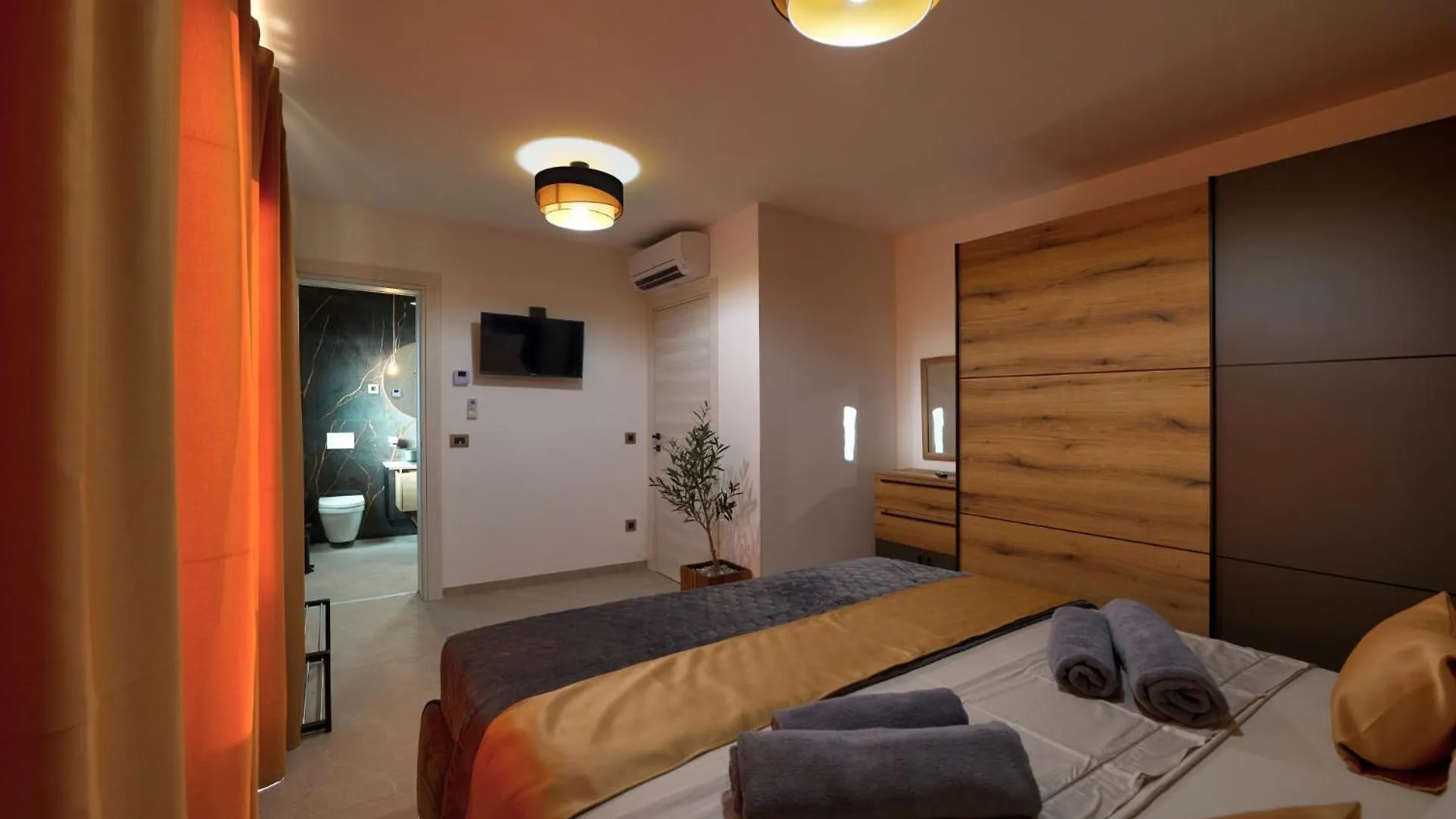 Villa Pieron&Bavigo With Pool, Jacuzzi And Sauna Marcana