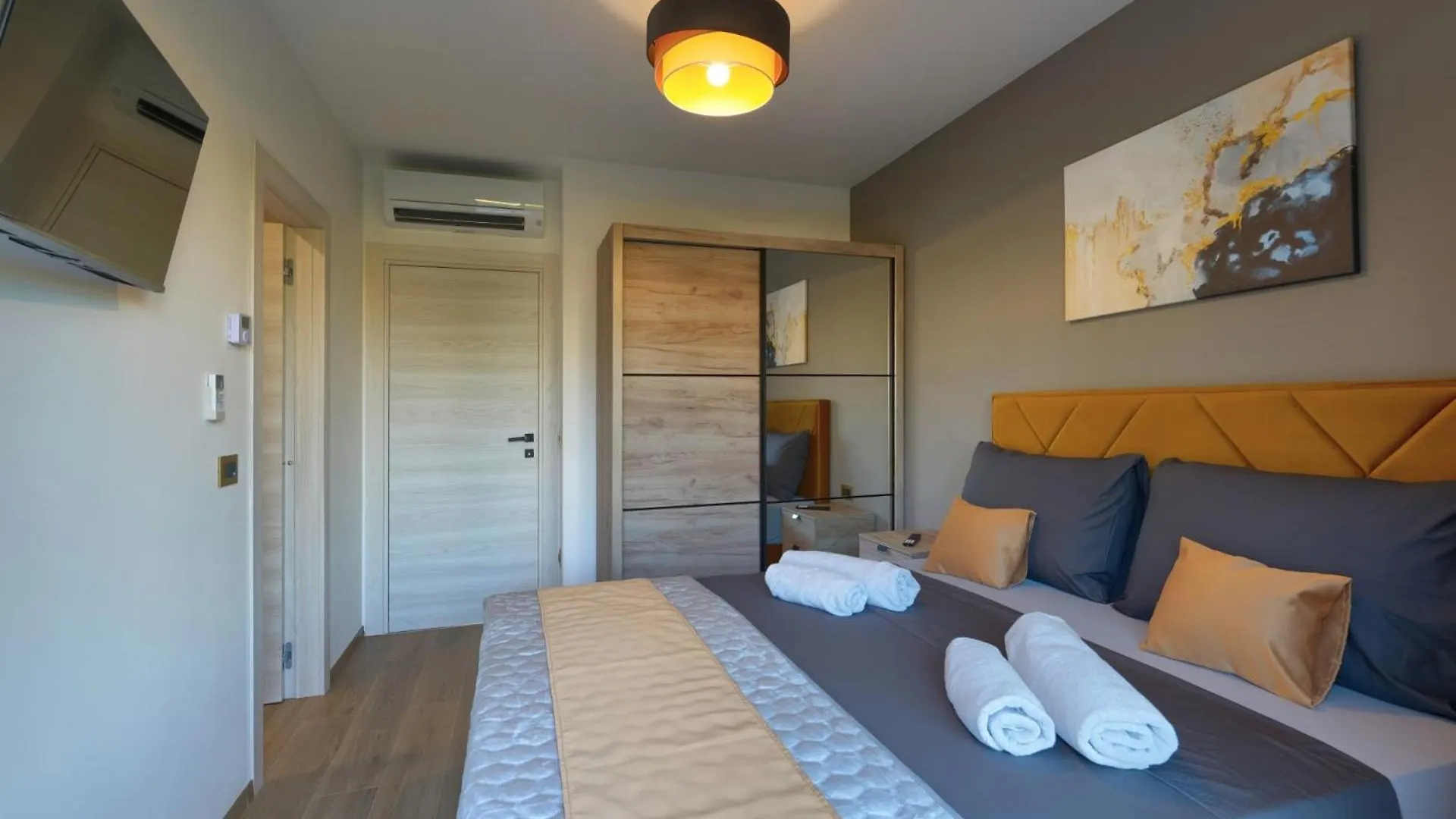 Villa Pieron&Bavigo With Pool, Jacuzzi And Sauna Marcana