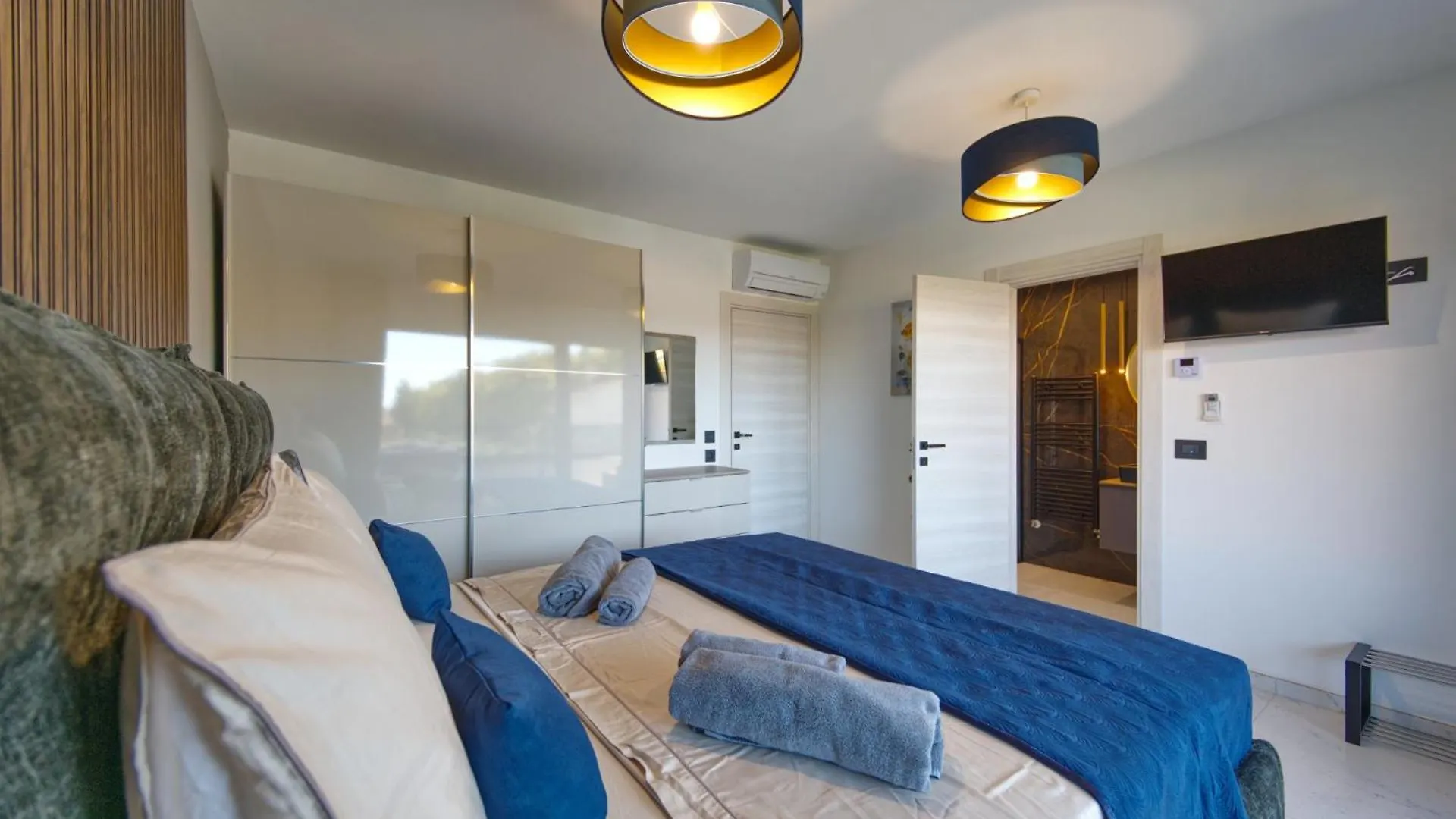 Villa Pieron&Bavigo With Pool, Jacuzzi And Sauna Marčana