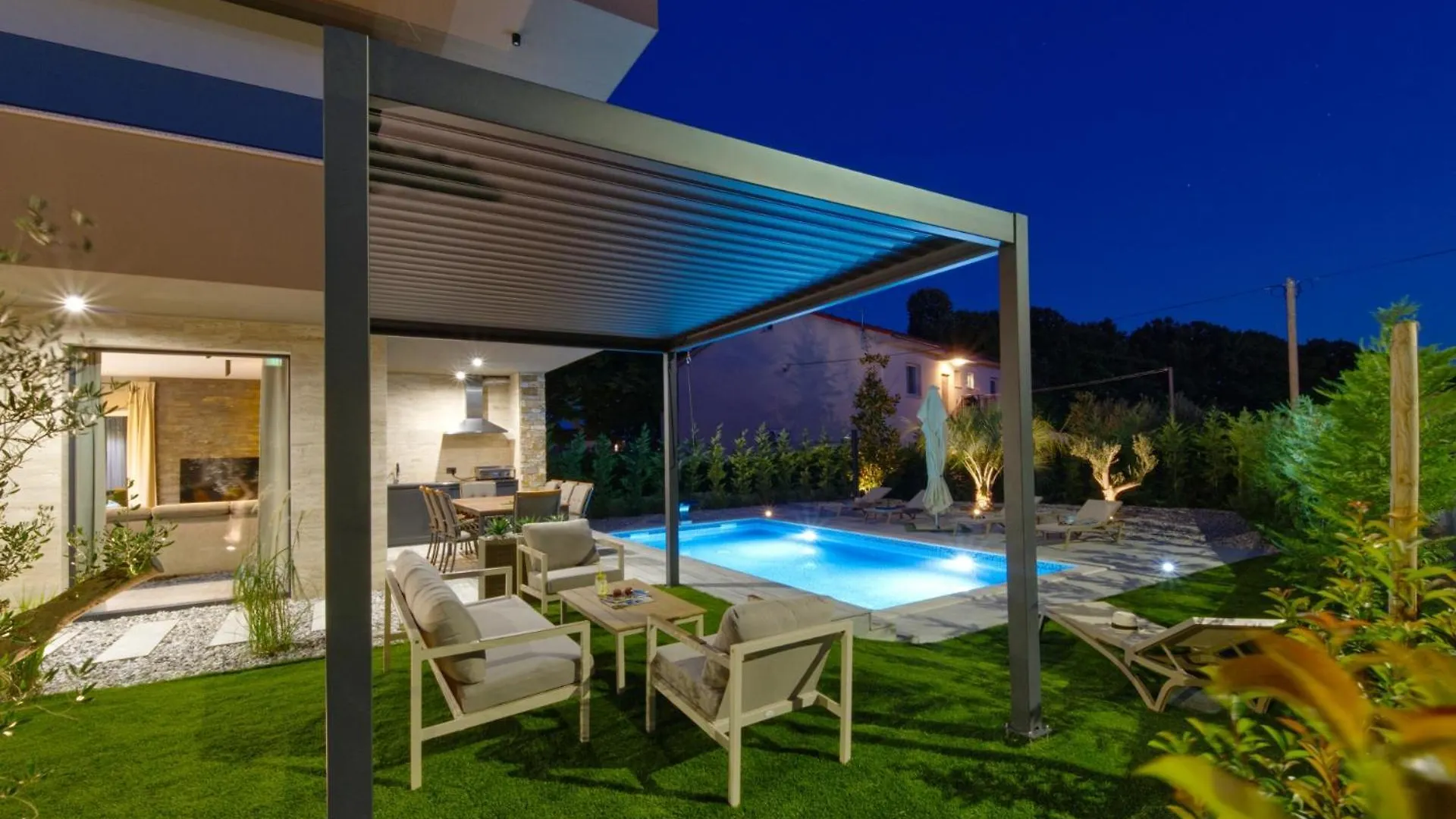 Villa Pieron&Bavigo With Pool, Jacuzzi And Sauna Marčana